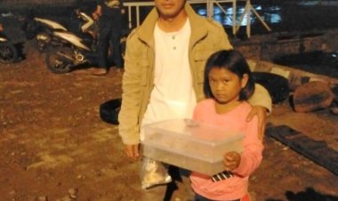 Butuh Perhatian"Kakak Beradik Kelas 6 Dan 5 SD Di Kota Agung Setiap Malam Keliling Jualan Donat
