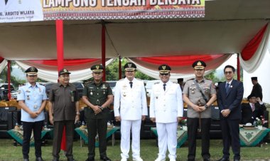 Kapolres Lampung Tengah Hadiri Upacara HUT Ke 76 Kabupaten Lampung Tengah Di Lapangan Merdeka Gunung Sugih