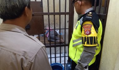Pawas Polresta Tangerang  Ipda Adi Didampingi Wakapolsek Cek Dan Kontrol Tahanan, Mako Polsek Cikupa