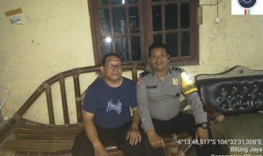 Aipda Tri Iskandar anggota Sabhara Sambang pak Ucok DS. Bitung Jaya RT 13/05   Dalam Rangka Program Polisi RW