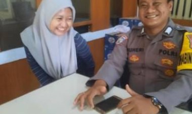 Bripka Suheri Wijaya, SH anggota Sabhara Sambang   Ibu Fitria Kp Talaga Rt 01/01 Program Polisi RW