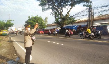 Wakapolsek Cikupa AKP Udiyano melaksanakan Gatur lalin Pagi Hari, Didepan Komando Sit Tka
