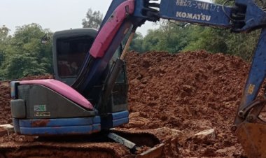 Excavator proyek pembagunan SMKN Cikupa Diduga Mengunakan BBM Subsidi, Siapa pemasoknya