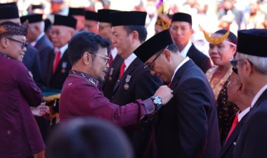 Plt Bupati Bogor Iwan Setiawan Raih Penghargaan Tanda Kehormatan Satyalancana Wira Karya dari Presiden