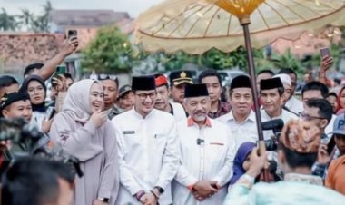 MENTRI  SANDIAGA UNO  BESERTA ANGGOTA DPR RI, AHMAD SYAIKHU BERKUNJUNG KE DESA TEGAL  SAWAH KARAWANG