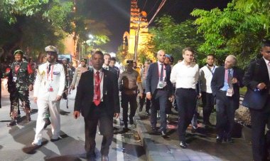Kapolda Bali Terjun Langsung Kawal Presiden Prancis yang Jalan Kaki 2 Kilometer