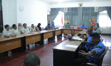 Maksimalkan Waktu dan Siap Lebih Awal, Sekda Yapen Bagikan Pagu Anggaran Tiap Bagian Sekretariat Daerah