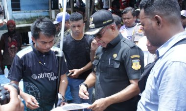 Gerak Cepat, Pj. Bupati Cyprianus Mambay Tinjau Penyelesaian Sengketa Aset Pemda Kepulauan Yapen di Pasar Aroro Iroro