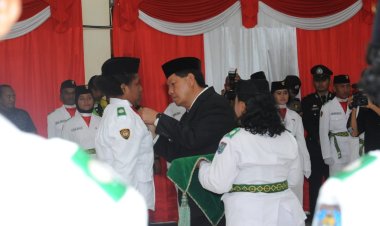 Pengukuhan 54 Paskibra Putra-Putri Pilihan Terbaik Kabupaten Kepulauan Yapen oleh Bupati Tonny Tesar!!