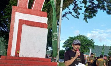 Asisten lll Setda Bidang Administrasi Umum Kepulauan Yapen Melepas Gerak Jalan Santai di Harlah Nahdatul Ulama (NU) yang Ke-67