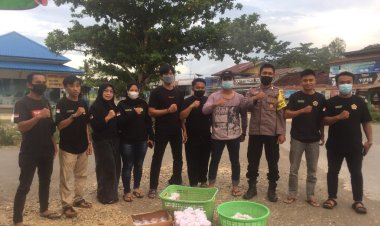 Menjelang Hari Raya Idul Fitri 1443 H, Karang Taruna Kecamatan Meluhu Bagikan Takjil Kepada Masyarakat