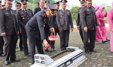 *Polres Lampung Barat laksanakan Upacara Tabur bunga dalam rangka Hari Bhayangkara ke-77*