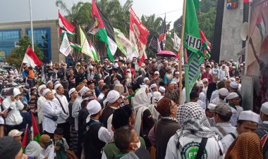 Ribuan Umat Muslim Bogor Raya Lakukan Demo Untuk Bela Palestina di Tugu Kujang Kota Bogor 