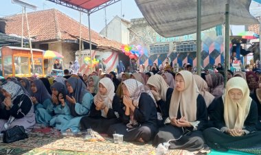 Gelar Peringatan Maulid Nabi Muhammad Saw, Ustadzah Iis Solihat tekankan Pentingnya Menjaga Shalat Waktu,