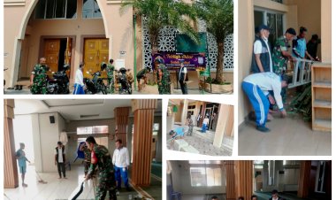 KEKOMPAKAN BABINSA KORAMIL 1811/UBER BERGOTONG ROYONG GIAT JUM. AT BERSIH DI MESJID AL-LIQO