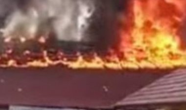 Amukan Sijago Merah Hanguskan Dua Ruang Kelas Gedung SDN Tunggak Jati