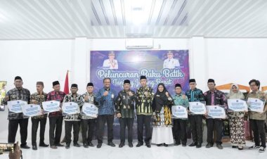 Resmikan Peluncuran Buku Batik, Bupati Berikan Bantuan kepada Perpustakaan Desa