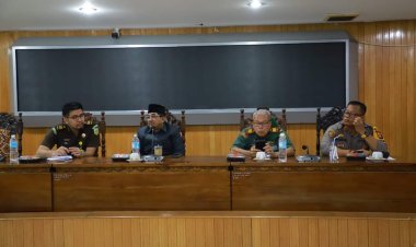 Bupati Tanjabbar Pimpin Rapat Penanganan Konflik Sosial 