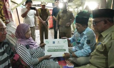 Bupati Anwar Sadat Tinjau Rumah Nenek Arbaiyah yang Roboh, Janji Bedah Rumah Bulan Ini
