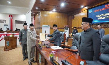 Bupati Tanjab Barat Sampaikan Visi Pembangunan 2025–2030 di Rapat Paripurna DPRD