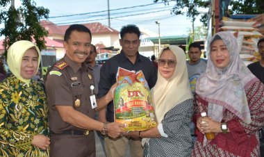 Kejari Bersama Pemko Langsa Gelar Pasar Murah dan Bazar UMKM Peringati HUT Kejaksaan RI Ke 80 dan Ikatan Adhyaksa Dharmakarini Ke 25 