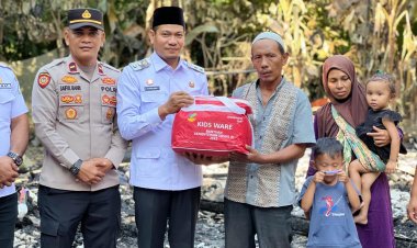 Wakil Bupati Aceh Timur T. Zainal Abidin Serahkan Bantuan Kebakaran di Matang Pudeng
