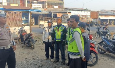 Binluh di Pasar Baradatu, Satlantas Polres Way Kanan Ajak Pengemudi Ojek Pakai Helm SNI