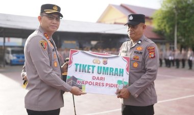 Kapolres Pidie Serahkan Penghargaan Kepada Personel Berprestasi, Satu Personel Raih Tiket Umrah