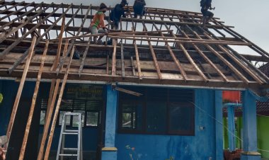 Rehabilitasi Gedung Perpustakaan SMPN 13 Krui Diduga Asal Jadi