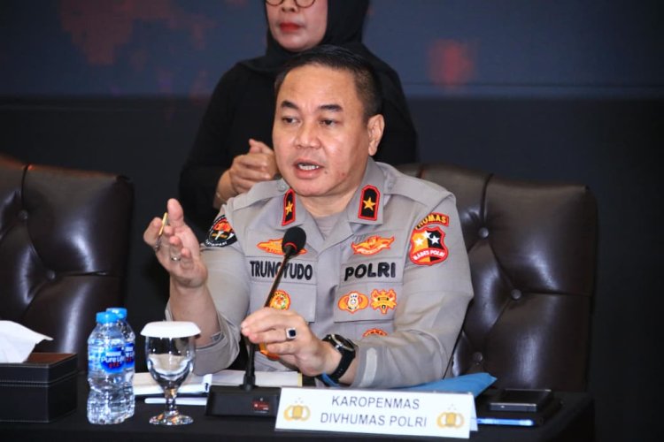 Polda Jatim Kembalikan Buku : Tidak Terkait Tindak Pidana