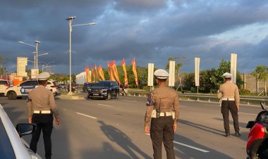 Operasi Lanjutan, Polisi Kawal Ketat Kepulangan Logistik dan Wisatawan Pasca-MotoGP Mandalika 