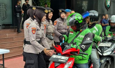 Polda Metro Jaya Gelar Jum’at Peduli, Ajak Komunitas Ojek Online Jaga Jakarta