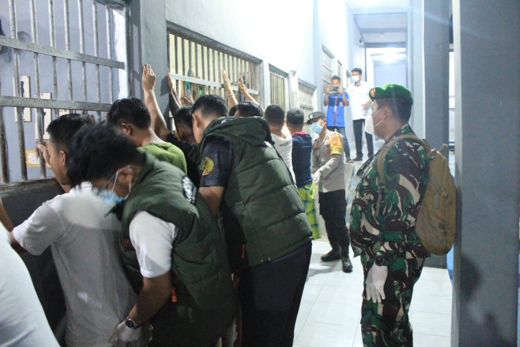 Tindak Lanjuti Arahan Menteri Imigrasi dan Pemasyarakatan, Lapas Way Kanan Gelar Razia Serentak Bersama TNI-POLRI