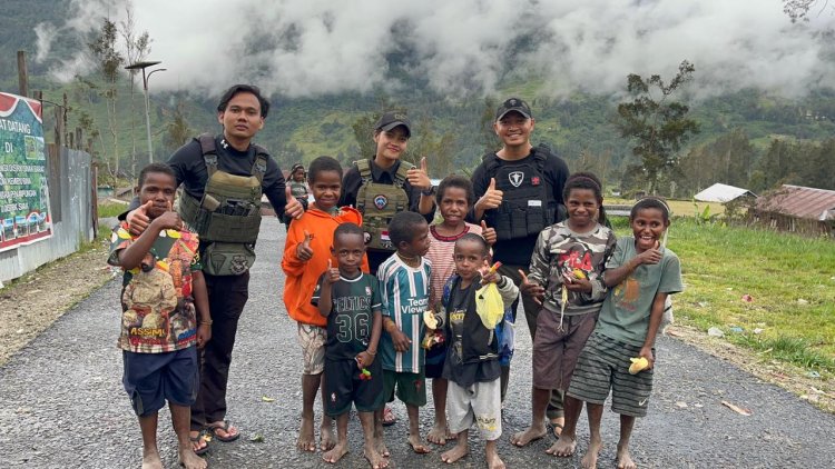 Satgas Ops Damai Cartenz Gelar Pemeriksaan Kesehatan dan Interaksi Humanis Bersama Masyarakat Sinak