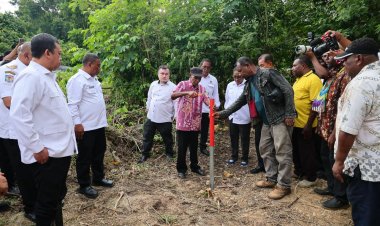 Realisasi Percepatan Sertipikasi Tanah Ulayat di Papua, Menteri Nusron Saksikan Pemasangan Patok Skouw Yambe