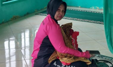 Penuh Haru dan Simpatik, Bhayangkari Cabang Tapsel Menyusui Bayi yang Terpisah dari Ibunya di Posko Longsor Marsada