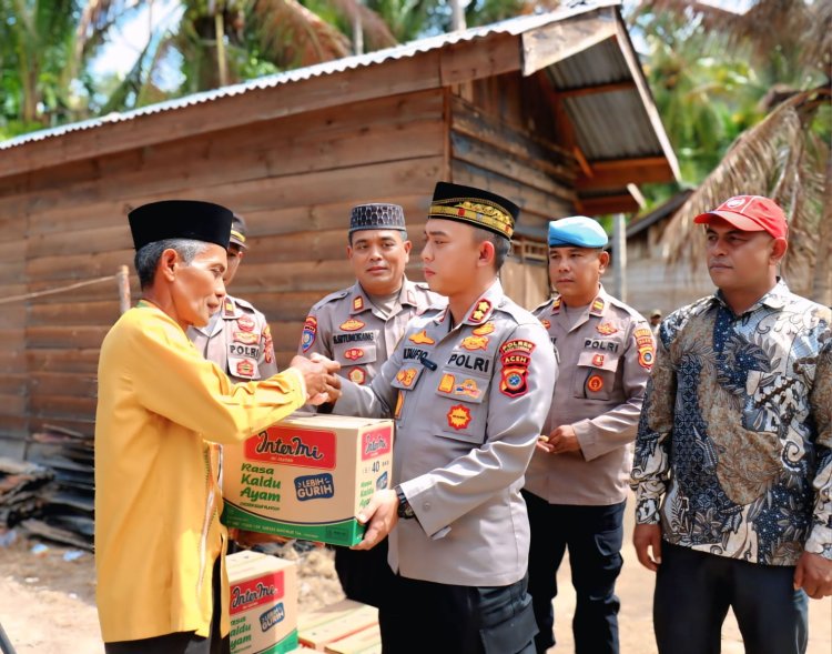 Jumat Berkah, Kapolres Aceh Tengah Tinjau Korban Kebakaran di Delung Sekinel dan Salurkan Bantuan