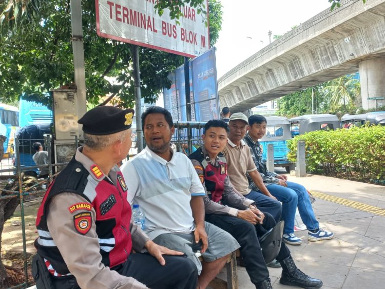 Ditsamapta Polda Metro Jaya Gelar Himbauan Kamtibmas di Blok M dalam Operasi ‘Sikat Jaya 2025