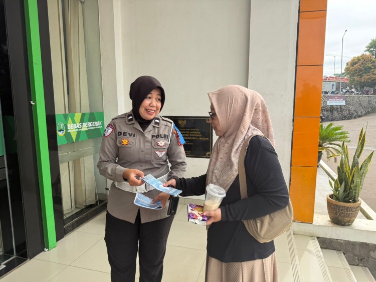 ‎Polantas Menyapa : Wajah Humanis Polri di Samsat Sukabumi
