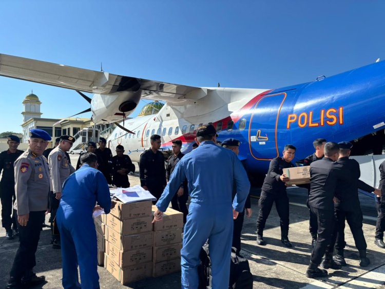 2,5 Ton Logistik dan RON Bantuan Mabes Polri untuk Aceh Tiba di Bandara SIM
