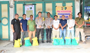 Kapolres Pidie Bersama Bhayangkari Serahkan Bansos kepada Masyarakat Korban Banjir