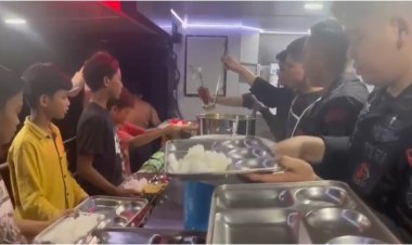 Dapur Lapangan Brimob Suplai Bantuan Makanan untuk Korban Banjir di Aceh Tamiang