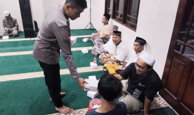 Polda Metro Jaya Gelar Satu Jam Mengaji Bersama Polisi di Masjid Al-Mizan
