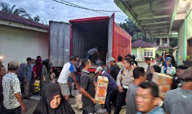 Polres Langkat Salurkan Bantuan Sosial Pascabencana Banjir di Desa Paya Bengkuang