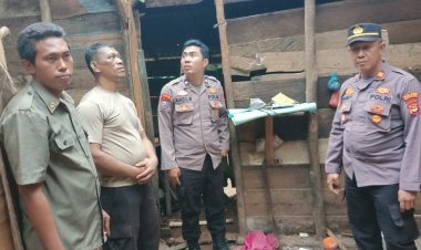 Rumah Warga Tersambar Petir, Kapolres Way Kanan Salurkan Bantuan Bagi Korban di Rebang Tangkas   