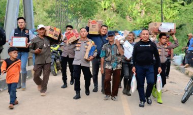 Bantuan Kemanusiaan Kabaharkam Polri Jangkau Warga Terdampak Bencana di Mekar Maju Rusip Antara