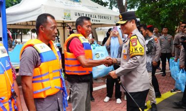 Kapolda Metro Jaya Pimpin Apel 1.000 Nelayan Kamtibmas di Kepulauan Seribu