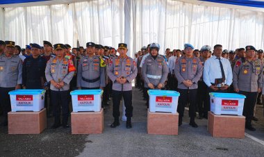 Wujud Empati, Kapolri Beri Bantuan kepada Anggota Polri Korban Bencana di Sumbar