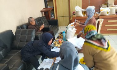 827 Warga Terima Bantuan Beras dan Minyak Goreng di Desa Cinta Damai  Berjalan lancar