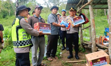 Kapolres Aceh Tengah Serahkan Bantuan untuk Warga Celala Terdampak Bencana dan Terisolasi